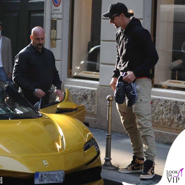 in autunno Zlatan era stato fotografato sempre in centro con la sua Ferrari 