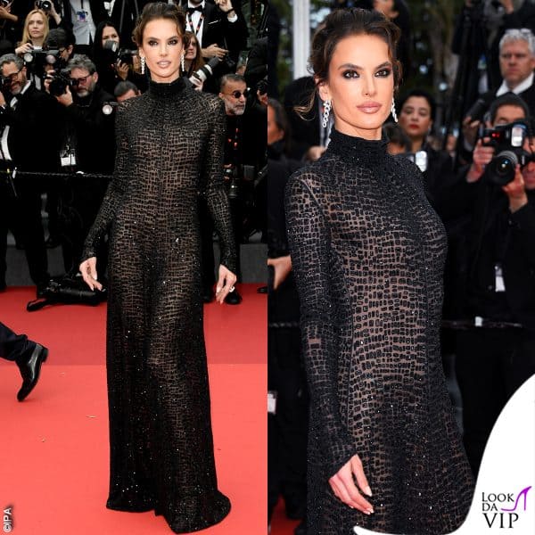 Alessandra Ambrosio con un abito Giorgio Armani del 1994 e gioielli Pomellato 