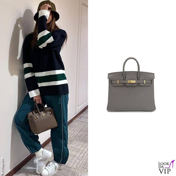 eccola con una "Birkin" di Hermès taglia 25 