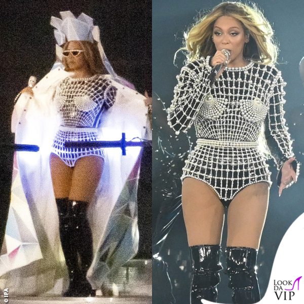 Sotto la tunica, Beyoncé indossa un body ricoperto di perle Balmain