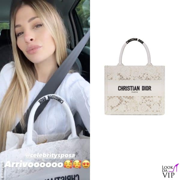 per l'occasione ha indossato un maglione Ralph Lauren e una borsa Dior 