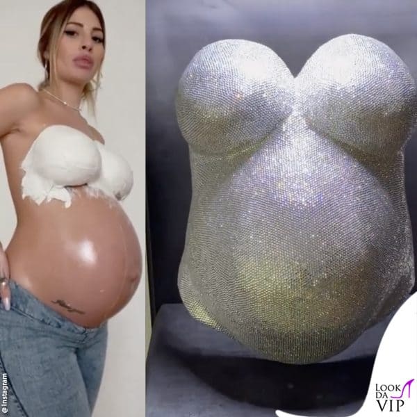 in gravidanza Chiara ha fatto realizzare un calco del suo pancione, che è stato successivamente ricoperto di cristalli 