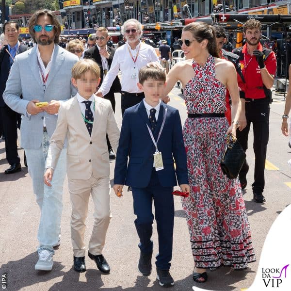 Charlotte Casiraghi con il marito Dimitri Rassam e i figli 