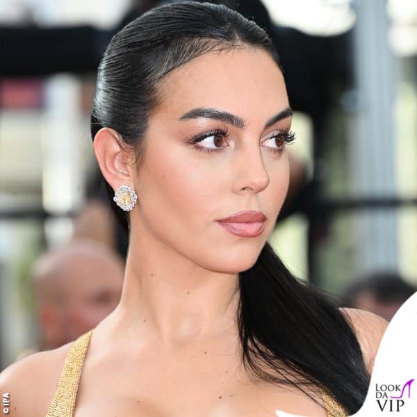 trucco da sera e capelli raccolti per Georgina 