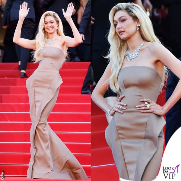 Gigi Hadid con un abito Zac Posen e gioielli Messika 
