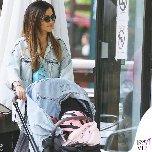 la Palmas spinge il passeggino Cybex