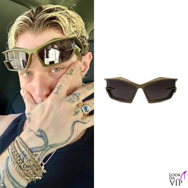 occhiali "Giv Cut" di Givenchy per Irama (450 euro) 