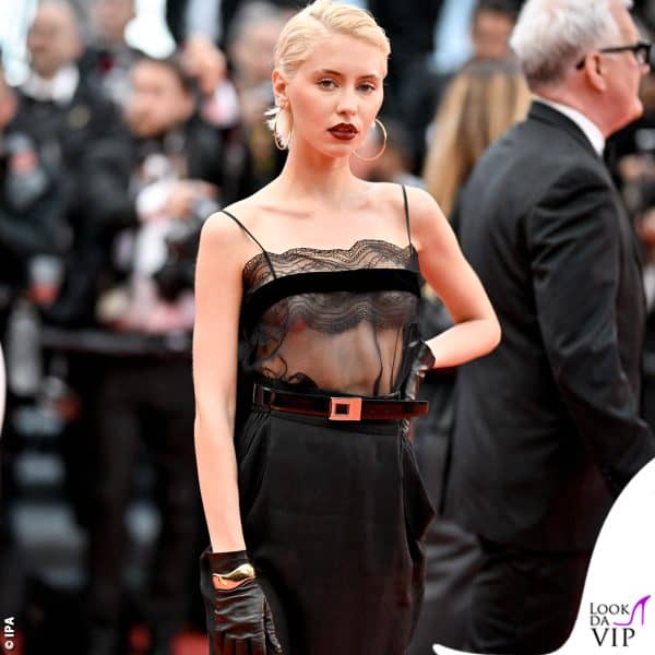 Iris Law sul red carpet di Cannes 76 