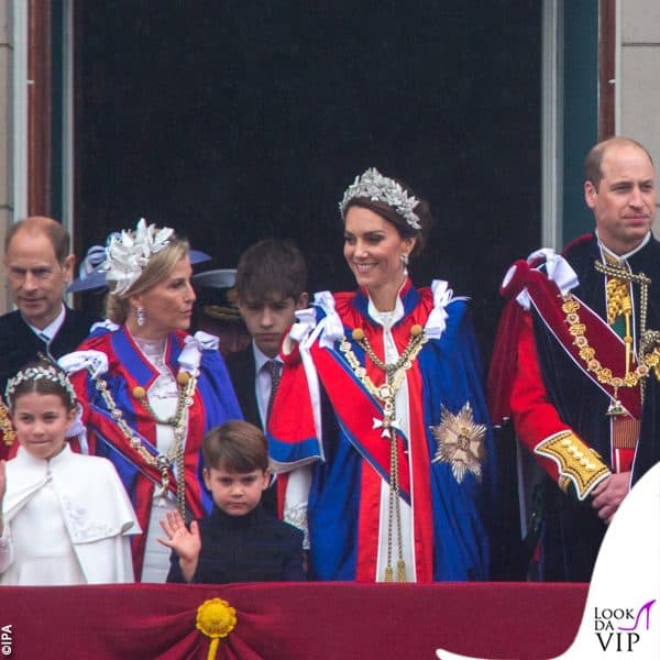 la famiglia al balcone di Buckingham Palace 