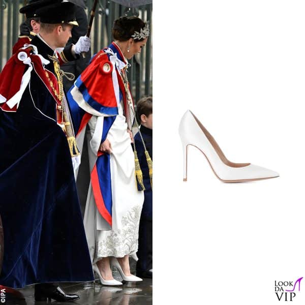 abito Alexander McQueen, cerchietto Jess Collett, pump Gianvito Rossi 