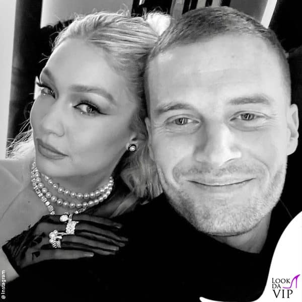 selfie di coppia prima dell'evento 
