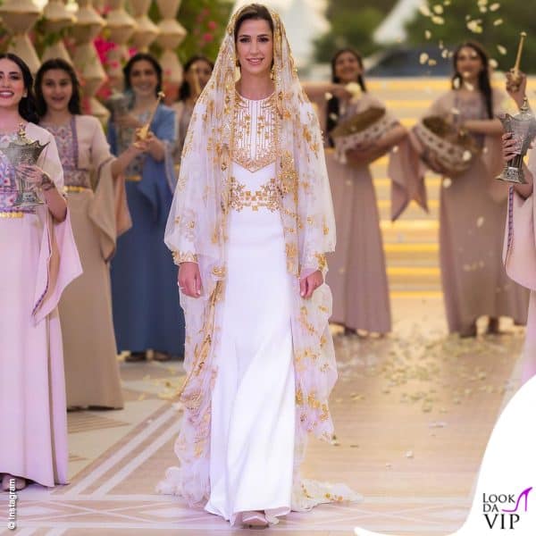 Per l'henna party la sposa ha indossato un  abito Honayda