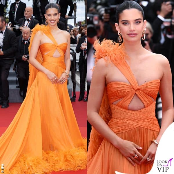 Sara Sampaio con un abito Zuhair Murad e gioielli Pomellato 