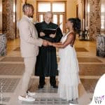 Simone Biles nozze abito da sposa Selfie Leslie scarpe Pretty Little Thing Jonathan Owens