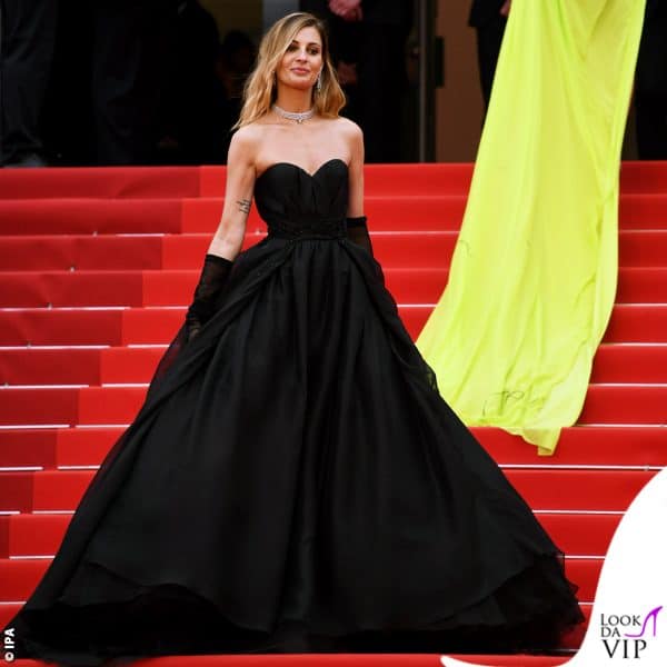 Sveva Alviti in Alberta Ferretti con scarpe Santoni 