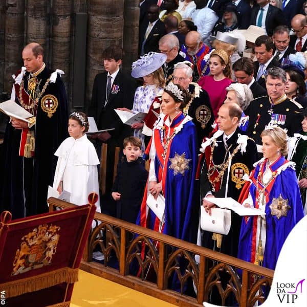 la famiglia reale durante la cerimonia d'incoronazione 