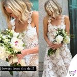 Naomi Watts sposa con l'abito in pizzo di Oscar de la Renta