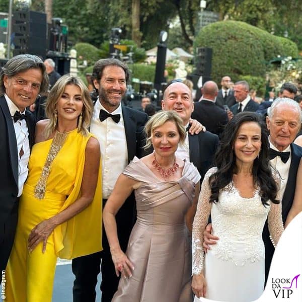 Alba Parietti ha optato per una tuta gialla firmata Atelier Esposito Marinella 