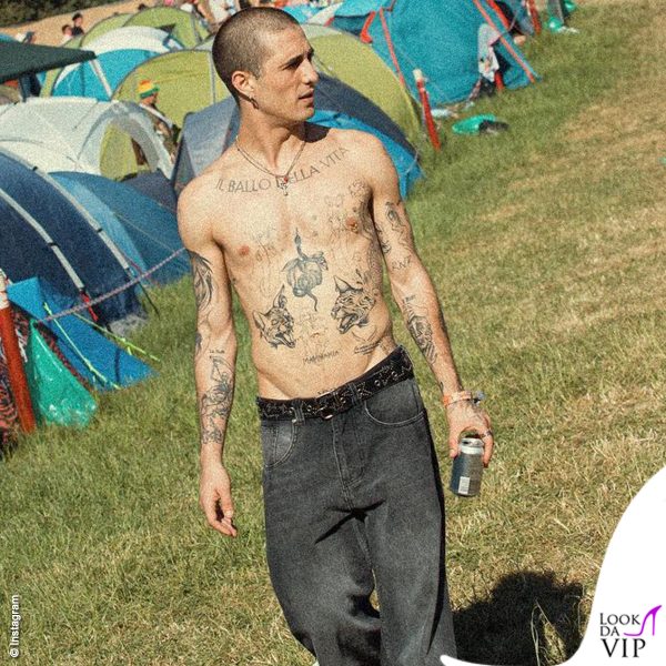 "Il ballo della vita" è uno dei suoi tatuaggi più noti