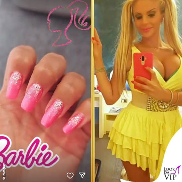 Sono ispirate a Barbie le unghie rosa glitterate di Francesca Cipriani