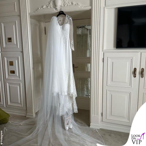 il vestito della sposa è firmato Versace