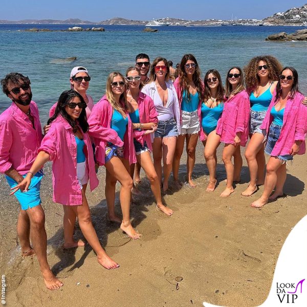 Francesca Ferragni a Mykonos con gli amici e le sorelle per il suo addio al nubilato 