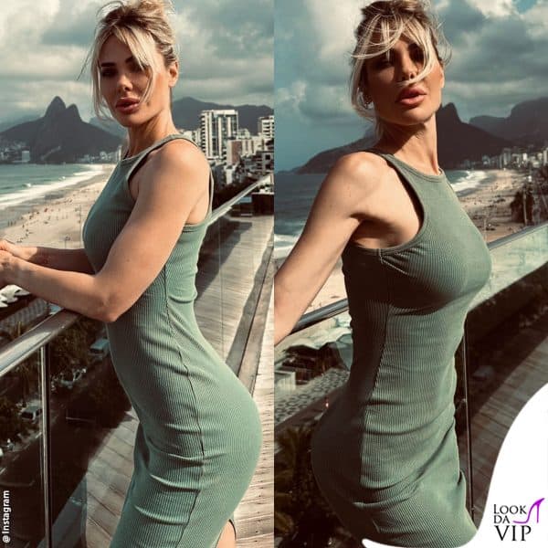 il minidress fascia le forme perfette di Ilary 