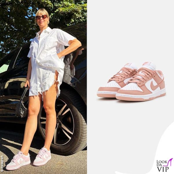 short in jeans sfrangiati, camicia over size e scarpe Adidas