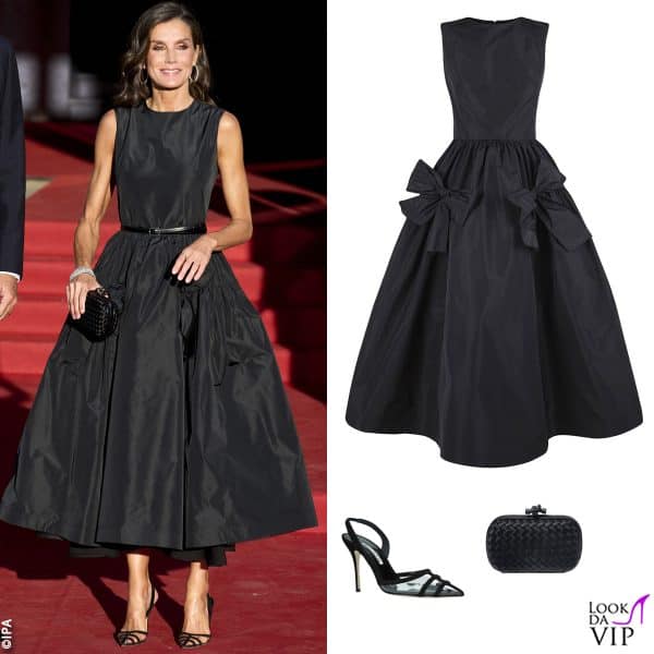 abito The 2nd Skin Co, clutch Bottega Veneta, pump Manolo Blahnik 