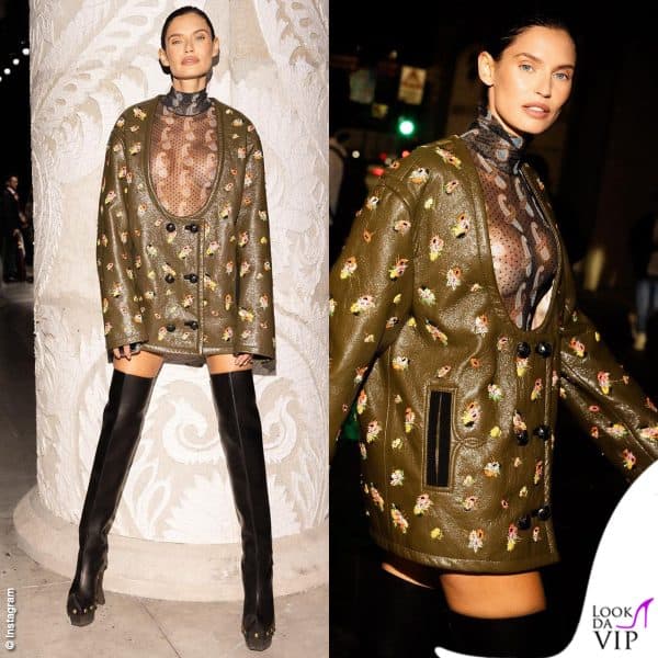 Bianca Balti gioca con le trasparenze alla sfilata di Etro