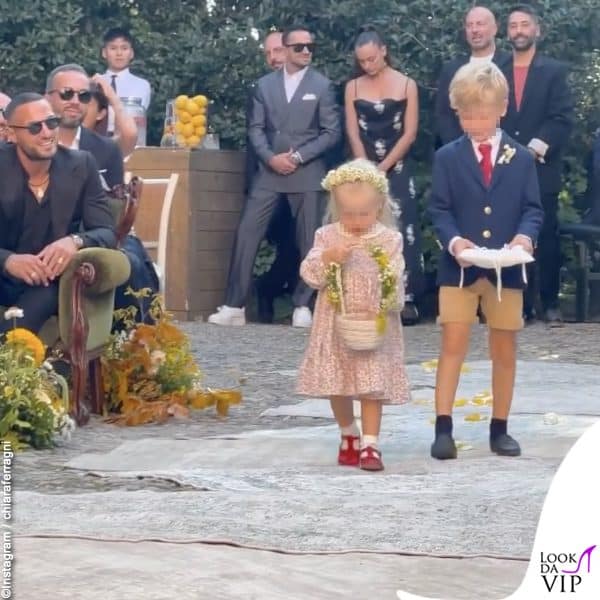 l'ingresso di Vittoria e Leone (outfit Ralph Lauren, per Vittoria scarpe Gucci) 