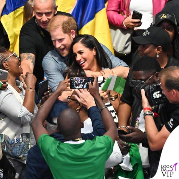 Meghan Markle e il principe Harry si abbracciano agli Invictus Games 