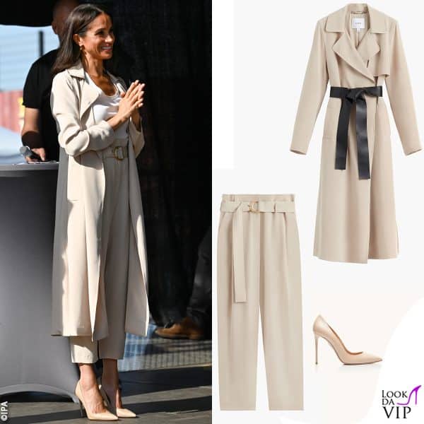 trench e pantaloni Cuyana, pump Aquazzura 