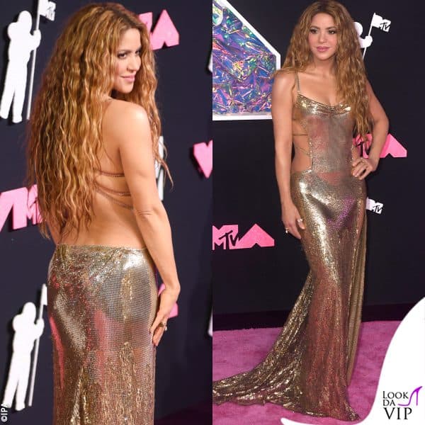 Shakira in Versace 