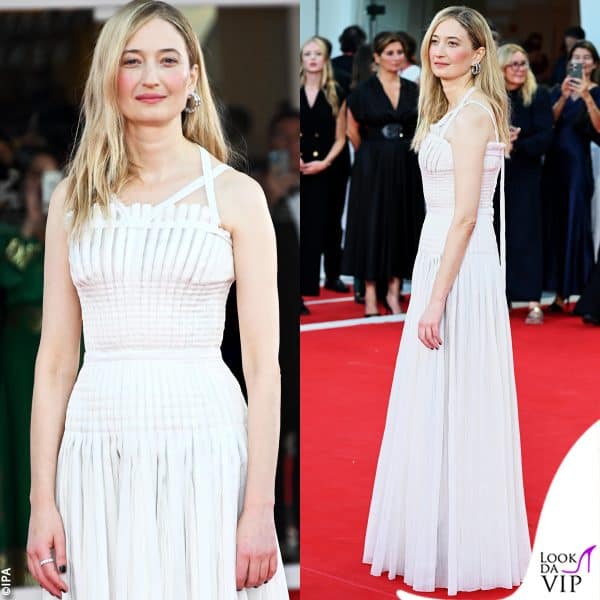 Alba Rohrwacher eterea con l'abito Dior e i gioielli Chopard