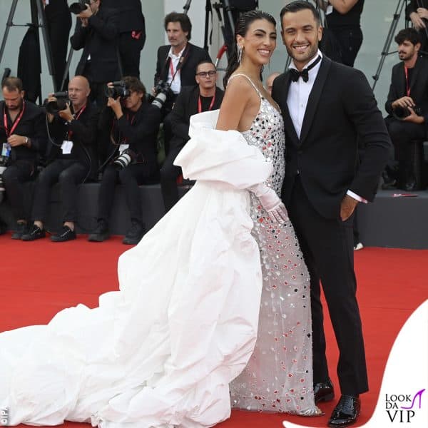 dopo le foto singole, eccola di nuovo con Pierpaolo (in Giorgio Armani)