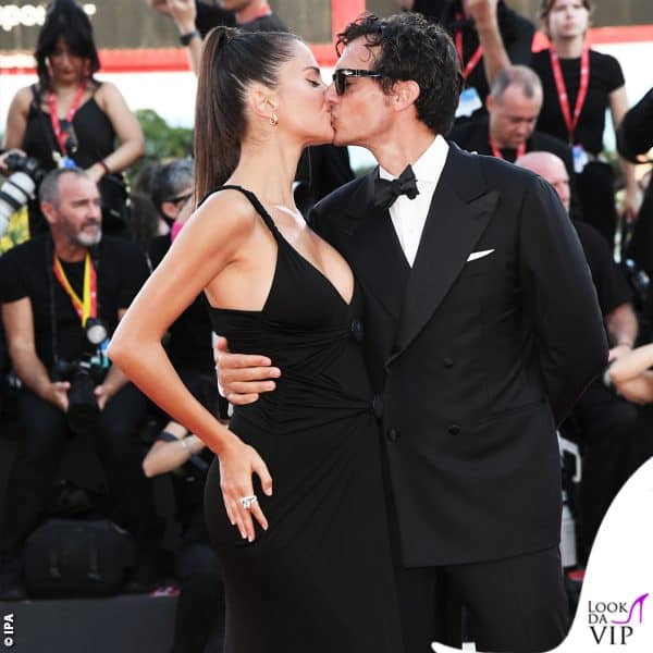 Gabrielle Caunesil e Riccardo Pozzoli in Giorgio Armani 