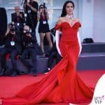 I look sul red carpet di Venezia 80
