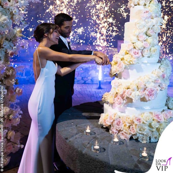 Il secondo abito da sposa di Giulia è minimal e chic