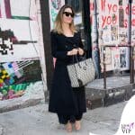 Angelina Jolie super chic con la borsa di Celine
