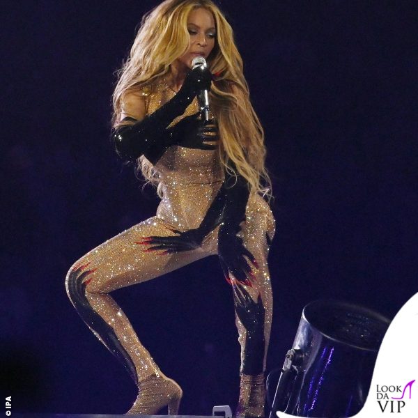 La chioma di Beyonce è iconica (look Loewe durante il Reinassance Tour)