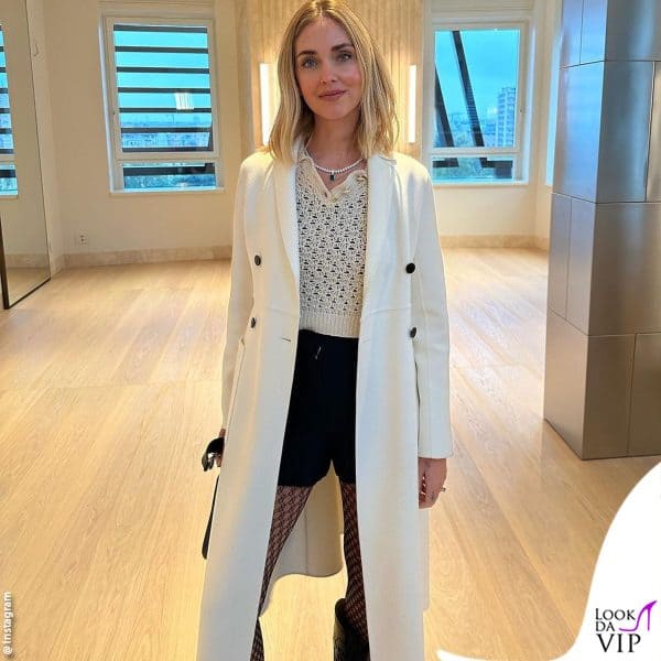 Chiara posa nel nuovo appartamento 