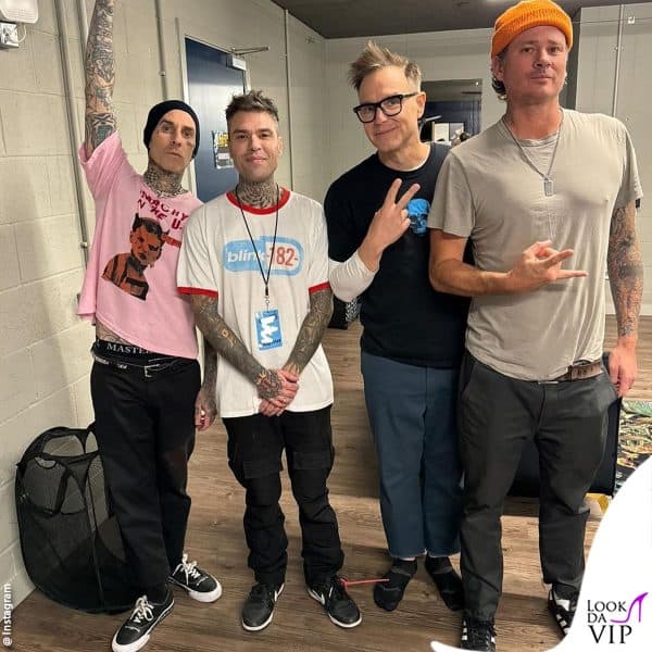 Fedez con i Blink-182 al concerto di Manchester 