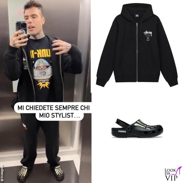 felpa Stussy, t-shirt Blink-182, pantaloni Nike, ciabatte Crocs Pleasures 