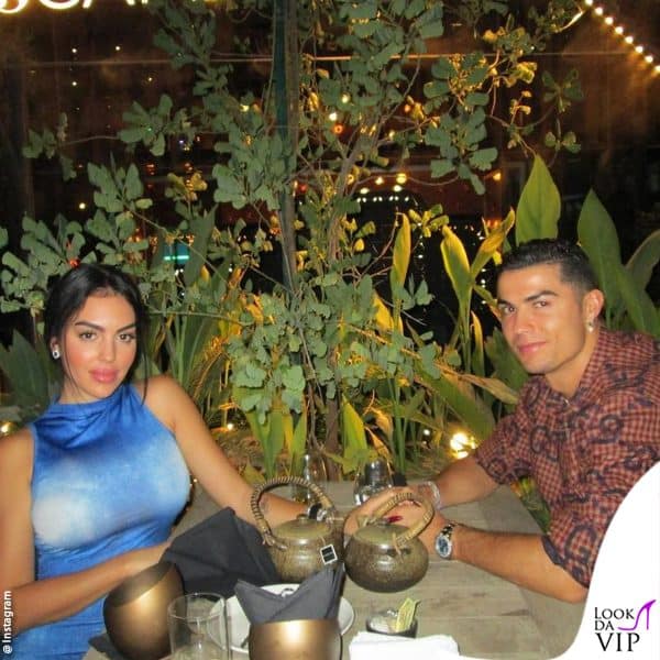 i gioielli sono una passione comune di Georgina e Ronaldo: eccoli a una recente cena 