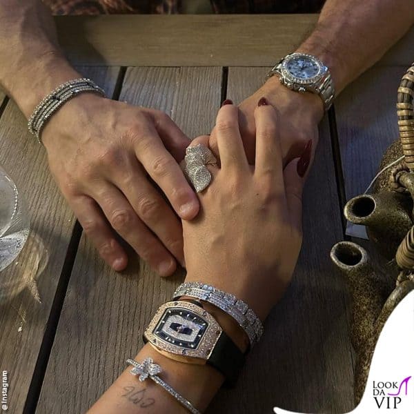 diamanti per tutti i gusti, la Rodriguez indossa anche un orologio Richard Mille e un anello Pasquale Bruni