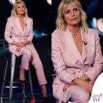 Isabella Ferrari Belve tailleur rosa Albino scarpe Gianvito Rossi
