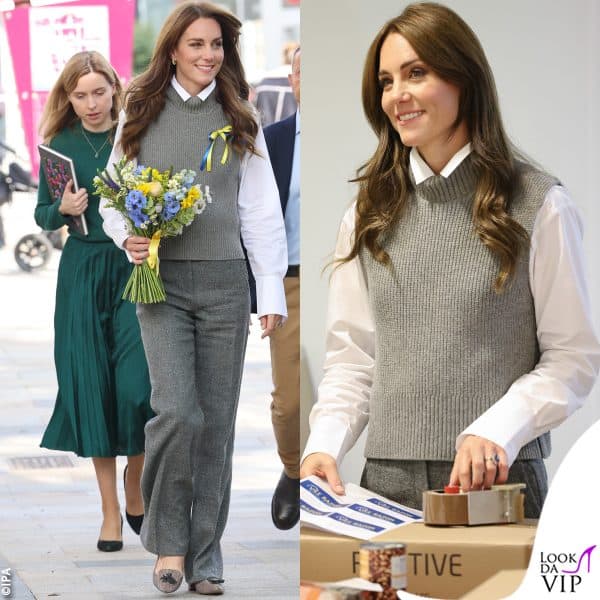 maglione Cefinn, pantaloni Sezane, pump J. Crew 