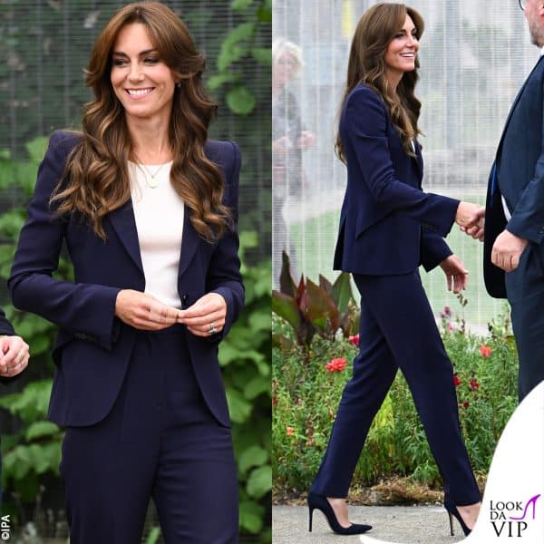 tailleur Alexander McQueen, pump Gianvito Rossi 