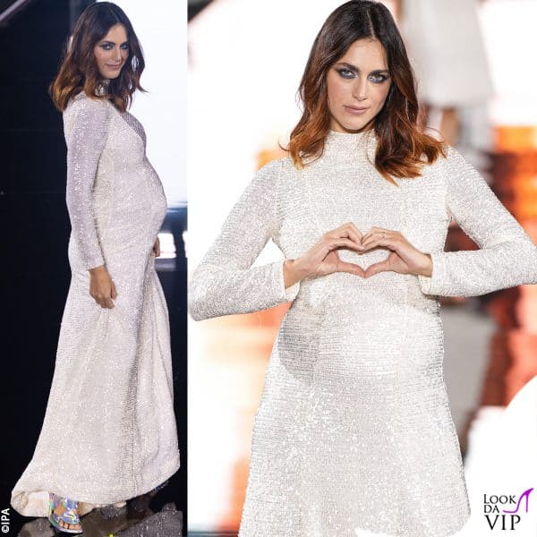Miriam Leone in passerella a Parigi per L'Oreal